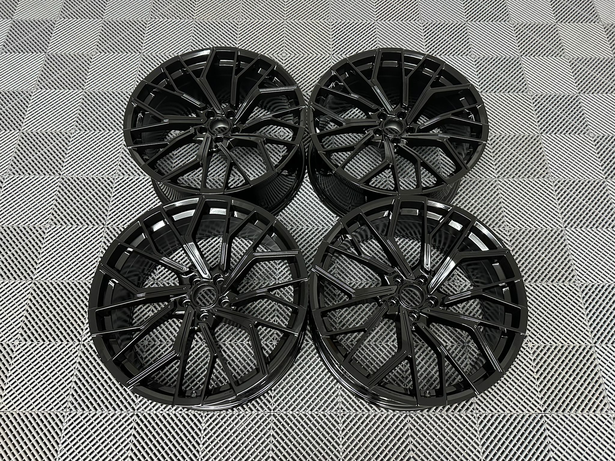 A6 AVANT GB 1 20″ 2025 A6 AVANT Style Wheels – Gloss Black - Image 1
