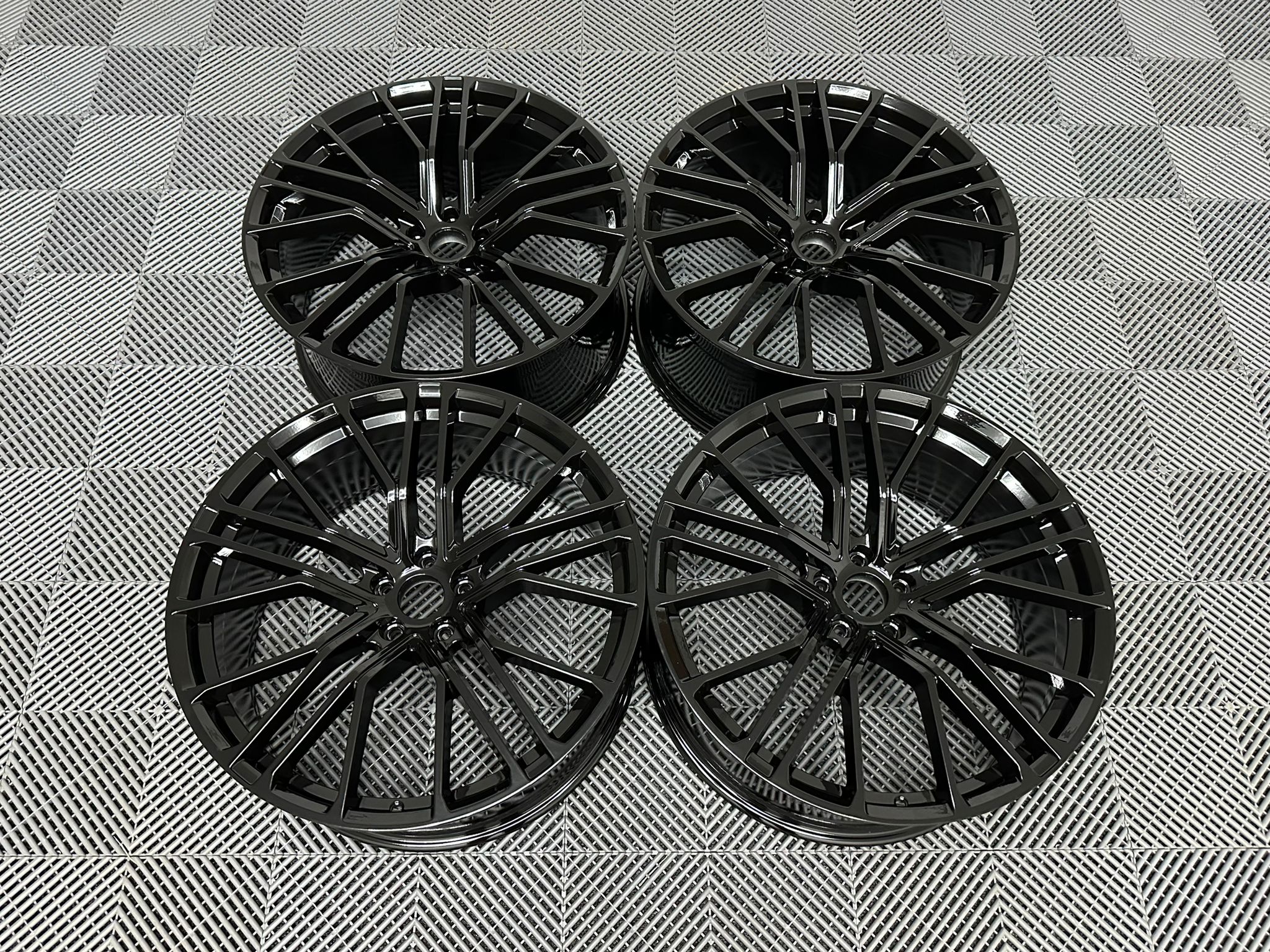 SQ8 PRESTIGE GB 1 22″ SQ8 PRESTIGE Style Wheels – Gloss Black - Image 1